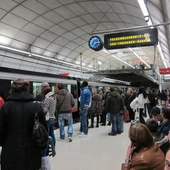 Imagen de archivo de varios pasajeros en Metro Bilbao. Imagen de archivo de varios pasajeros en Metro Bilbao.