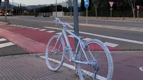 Castelló en Bici rinde homenaje al ciclista atropellado por una hormigonera en Castelló Castelló en Bici rinde homenaje al ciclista atropellado por una hormigonera en Castelló