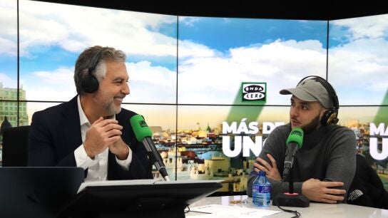 Antón Álvarez, C. Tangana, con Carlos Alsina en 'Más de uno'