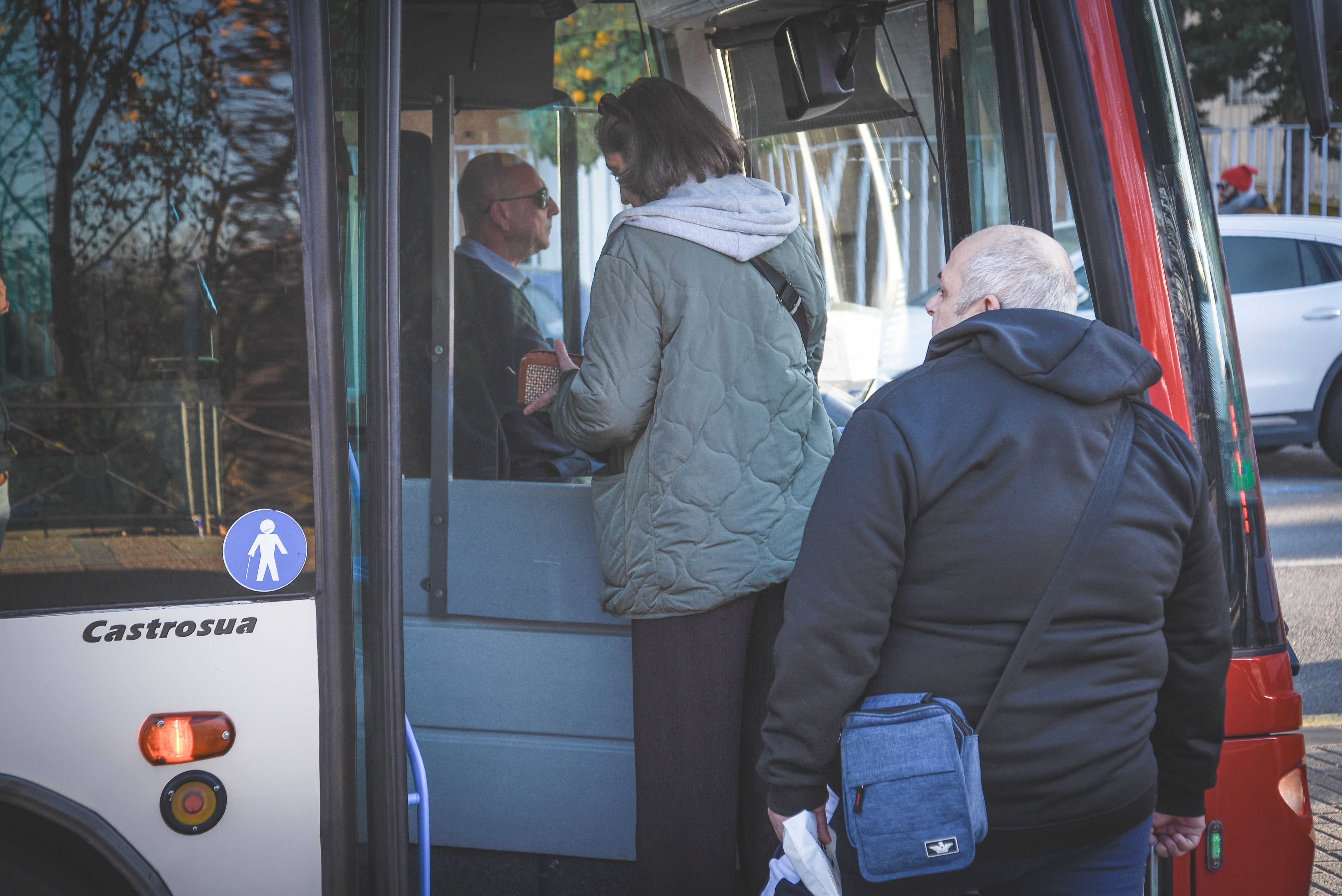 El Ayuntamiento asumirá la bonificación del 100% de los bonos de transporte urbano de Mérida tras el rechazo del PP ayer en el Congreso El Ayuntamiento asumirá la bonificación del 100% de los bonos de transporte urbano de Mérida tras el rechazo del PP ayer en el Congreso