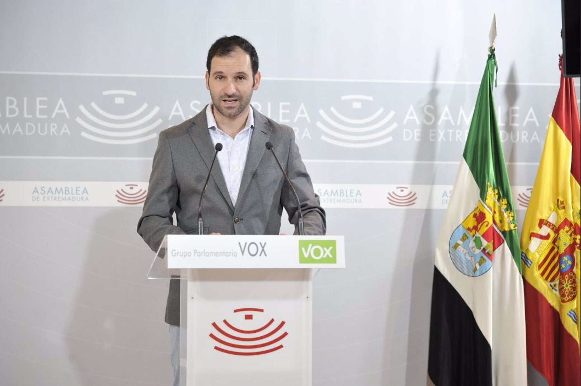 Vox considera un "fracaso" la retirada de los presupuestos y una "traición" del PP a Extremadura y sus votantes Vox considera un "fracaso" la retirada de los presupuestos y una "traición" del PP a Extremadura y sus votantes