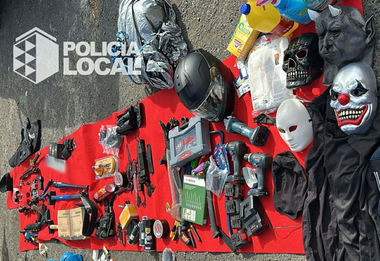 Un hombre pasea con un machete por Tenerife y descubren un arsenal en su vivienda Un hombre pasea con un machete por Tenerife y descubren un arsenal en su vivienda