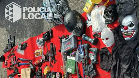 Material incautado por la Policía Local de Santa Cruz tras la detención del sujeto Material incautado por la Policía Local de Santa Cruz tras la detención del sujeto