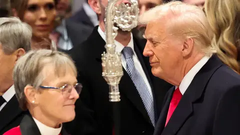 El presidente Donal Trump pasa junto a la obispa de Washington Mariann Edgar Budde El presidente Donal Trump pasa junto a la obispa de Washington Mariann Edgar Budde/ REUTERS/Kevin Lamarque