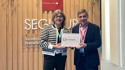 La concejala de Turismo de El Campello, Marisa Navarro, y el director general de SEGITTUR, Enrique Martínez Marín La concejala de Turismo de El Campello, Marisa Navarro, y el director general de SEGITTUR, Enrique Martínez Marín