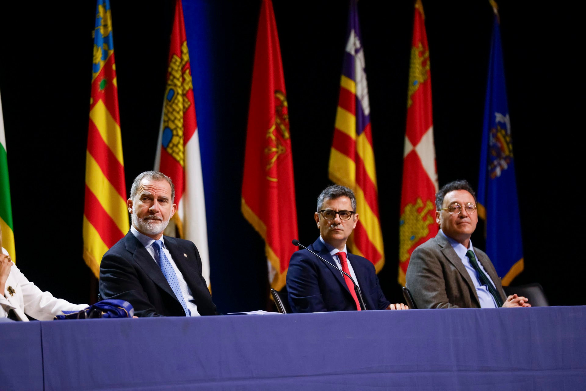 El rey Felipe VI pide a los nuevos jueces una "conducta ejemplar" con "estrictas exigencias éticas" El rey Felipe VI pide a los nuevos jueces una "conducta ejemplar" con "estrictas exigencias éticas"
