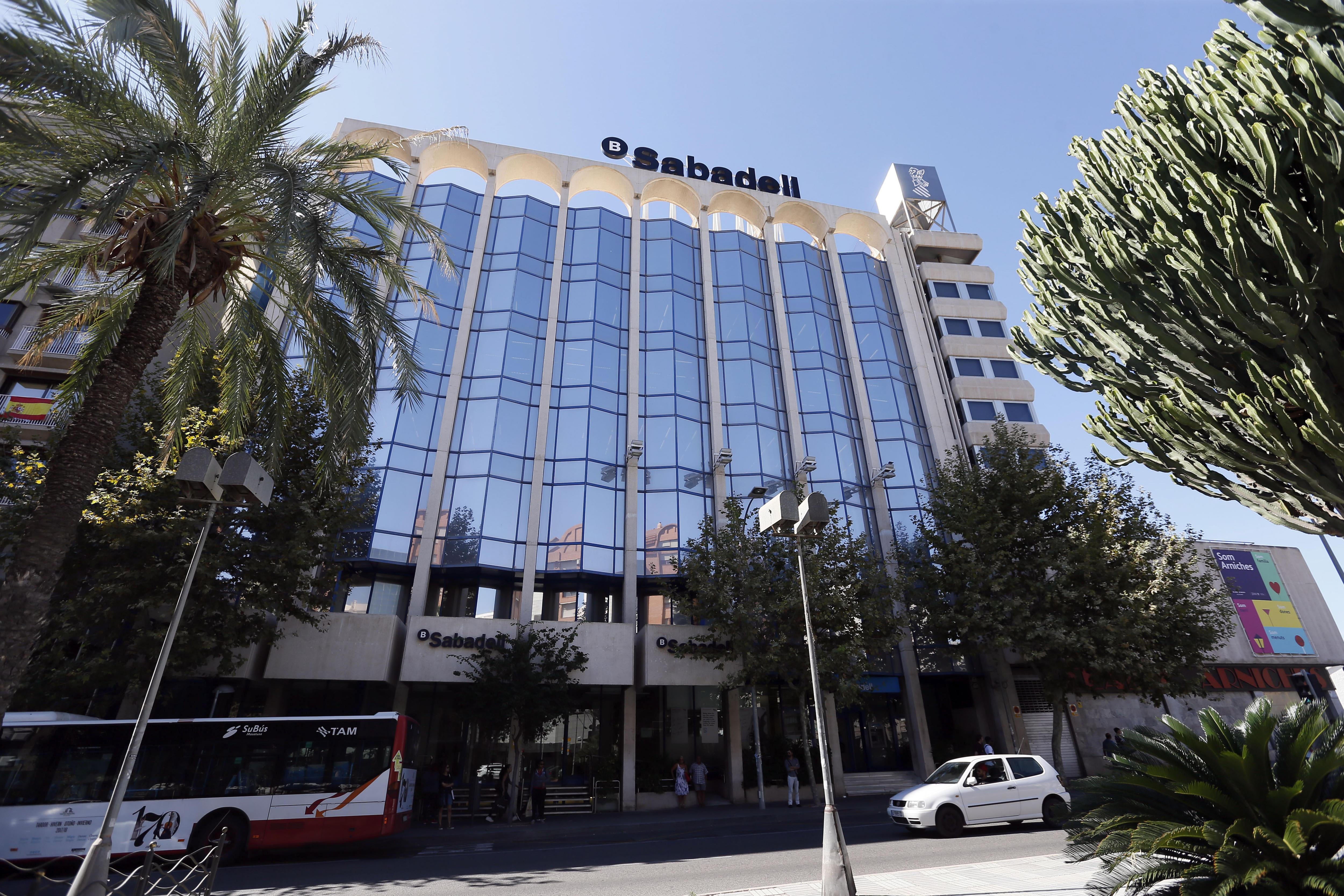 Banco Sabadell confirma que abandona su sede social de Alicante y que volverá a Cataluña Banco Sabadell confirma que abandona su sede social de Alicante y que volverá a Cataluña