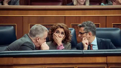 Santos Cerdán, María Jesús Montero y Félix Bolaños en el Congreso de los Diputados Santos Cerdán, María Jesús Montero y Félix Bolaños en el Congreso de los Diputados