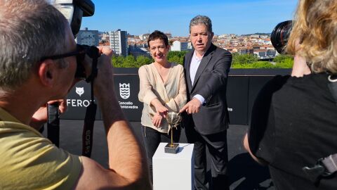 La presidenta de AICE, Mar&iacute;a Guerra, y el alcalde de Pontevedra, Miguel Anxo Fern&aacute;ndez Lores, presentan la edici&oacute;n 12 de los Premios Feroz