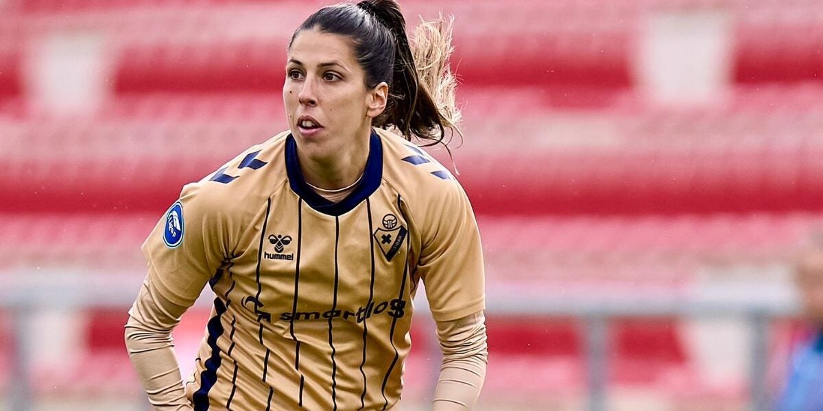 Ellas Juegan con Patri Ojeda: "Me siento muy identificada con los valores del Eibar, humildad y trabajo" Ellas Juegan con Patri Ojeda: "Me siento muy identificada con los valores del Eibar, humildad y trabajo"