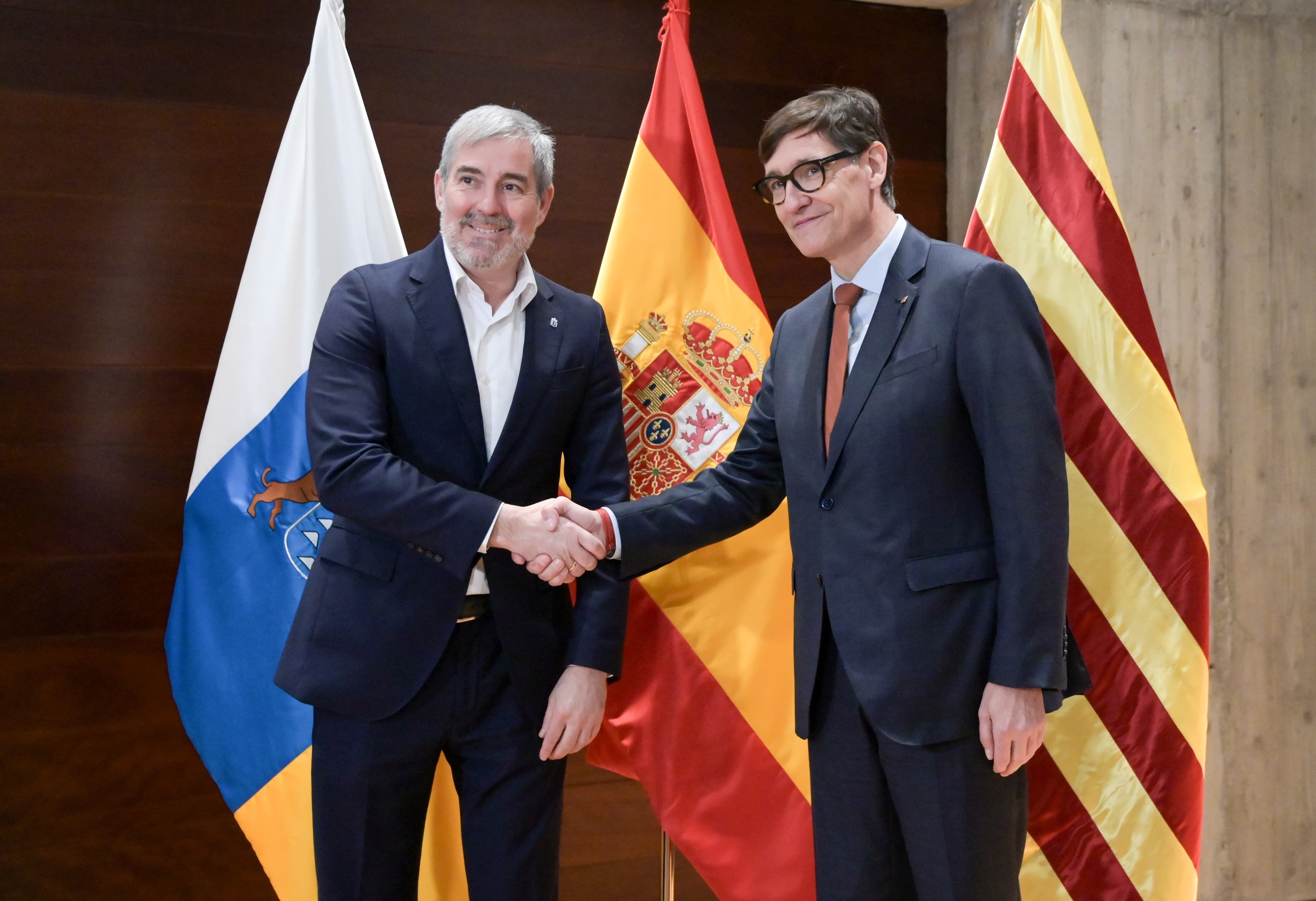 Clavijo e Illa acercan posturas tras su reunión para negociar la distribución de menores no acompañados Clavijo e Illa acercan posturas tras su reunión para negociar la distribución de menores no acompañados