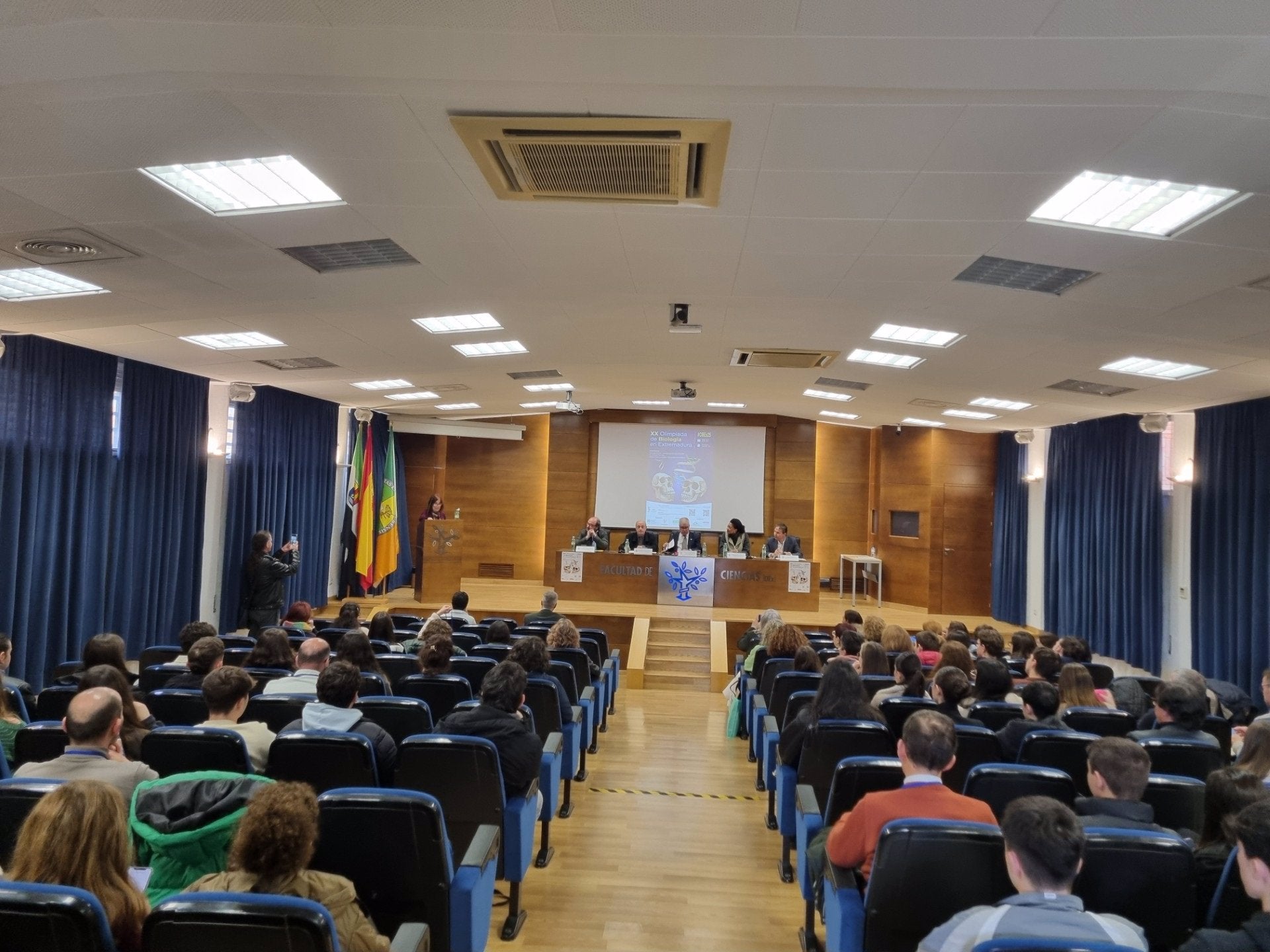 Una veintena de centros y más de 80 asistentes participan en la XX Olimpiada de Biología en Extremadura Una veintena de centros y más de 80 asistentes participan en la XX Olimpiada de Biología en Extremadura