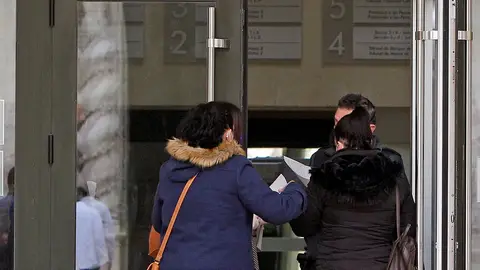 Puerta de la Audiencia Provincial de Alicante Puerta de la Audiencia Provincial de Alicante