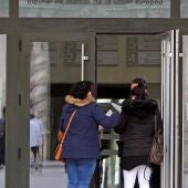 Puerta de la Audiencia Provincial de Alicante
