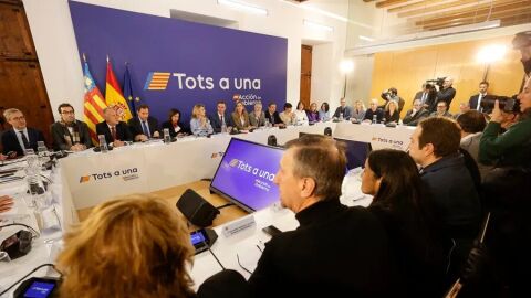Pedro S&aacute;nchez reunido con alcaldes DANA