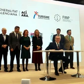 Benidorm firma su compromiso para asumir la competencia de inspeccionar y multar pisos turísticos ilegales en su territorio Benidorm firma su compromiso para asumir la competencia de inspeccionar y multar pisos turísticos ilegales en su territorio