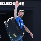 Djokovic abandona tras perder un largo primer set ante Zverev Djokovic abandona tras perder un largo primer set ante Zverev