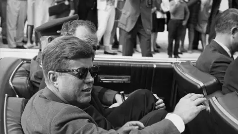 Trump ordena desclasificar los archivos de los asesinatos de Kennedy y Martin Luther King, y abre la puerta a más casos de interés Trump ordena desclasificar los archivos de los asesinatos de Kennedy y Martin Luther King, y abre la puerta a más casos de interés