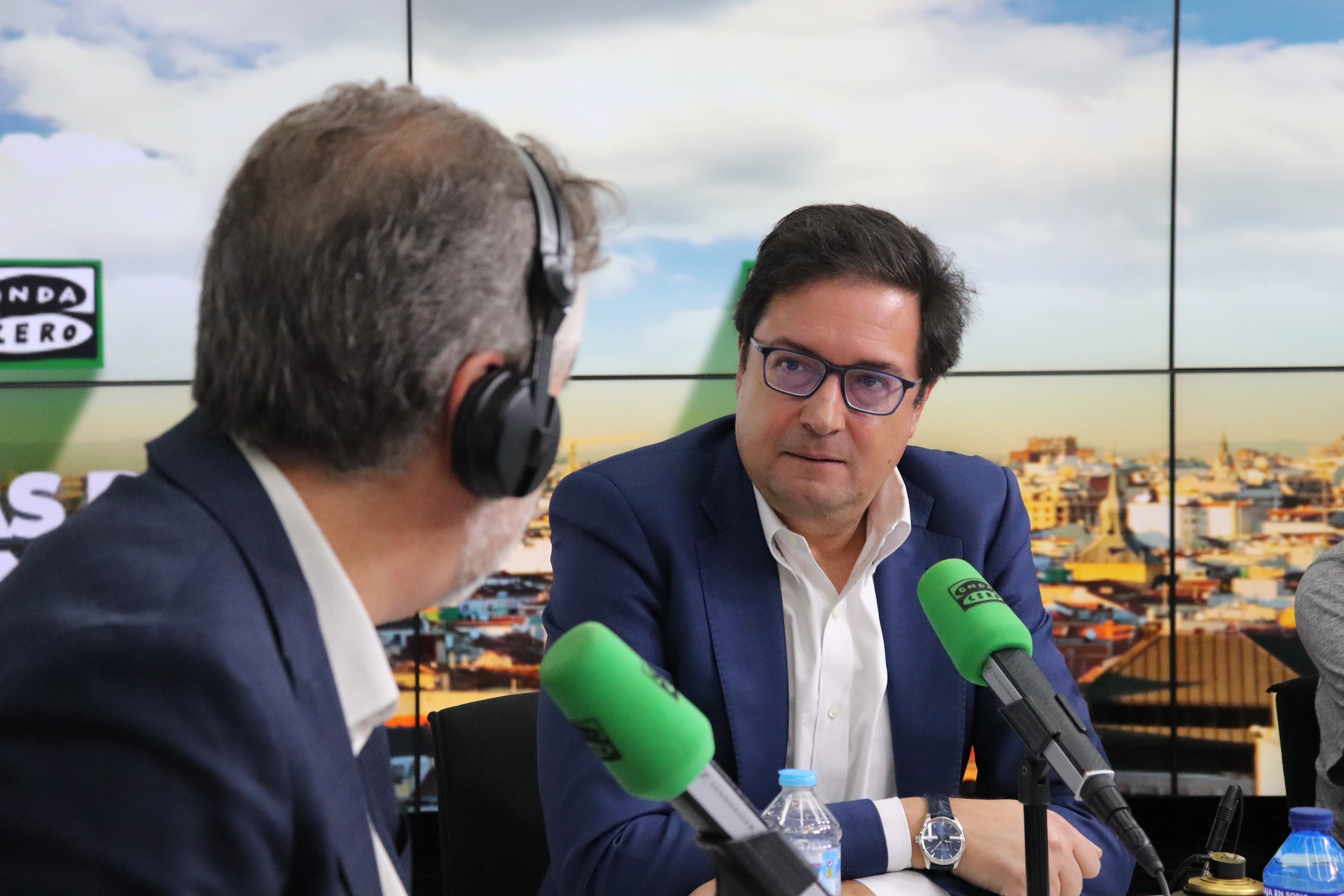 Óscar López acusa a Ayuso de "perseguir" al Gobierno: "Le cogió el gustillo después de cargarse a Casado" Óscar López acusa a Ayuso de "perseguir" al Gobierno: "Le cogió el gustillo después de cargarse a Casado"