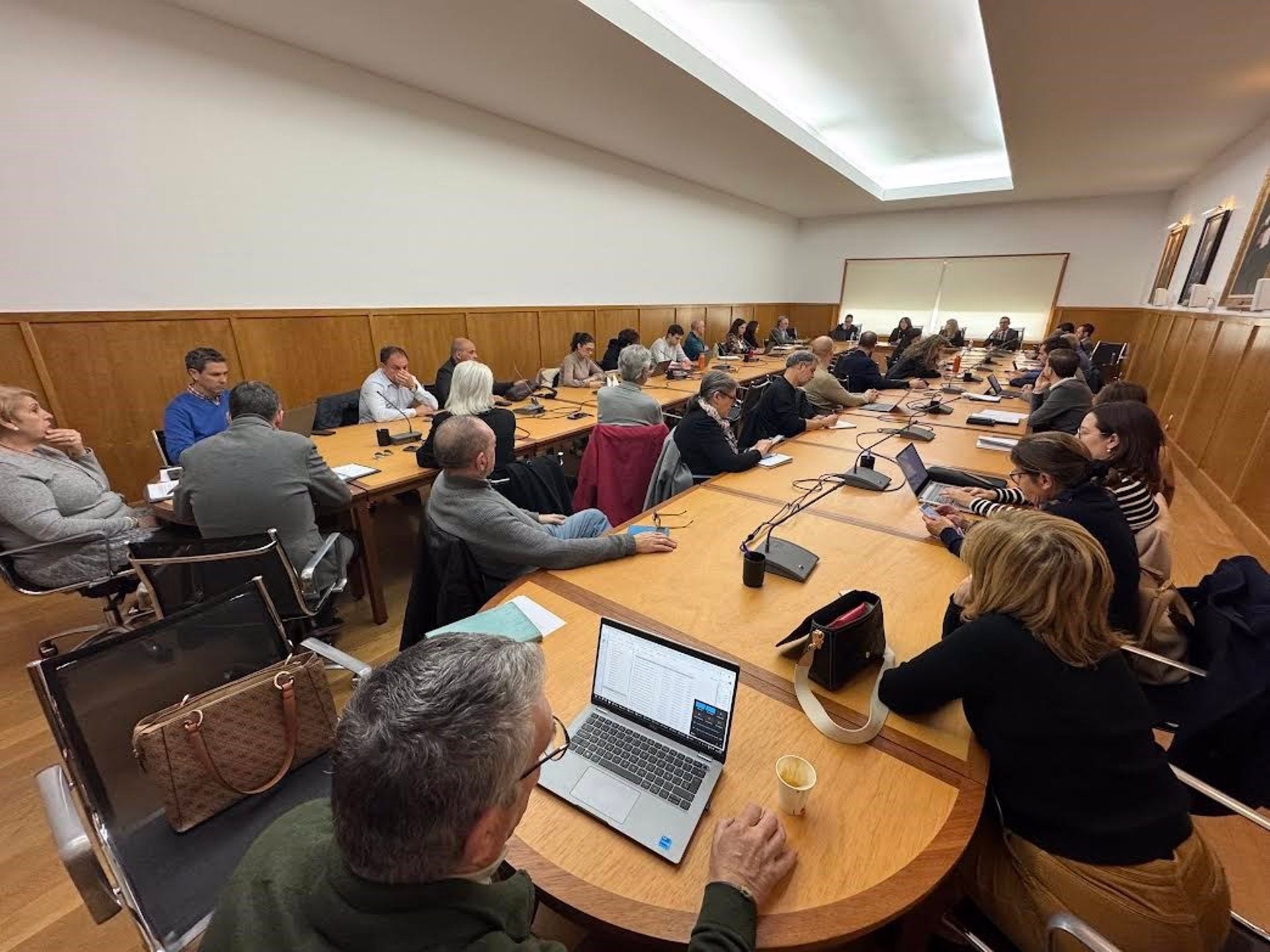 La Universidad de Alicante abandona twitter por su gestión carente de etica y pérdida de valores democráticos La Universidad de Alicante abandona twitter por su gestión carente de etica y pérdida de valores democráticos