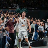 Un triple de Hezonja da la victoria al Madrid sobre Baskonia