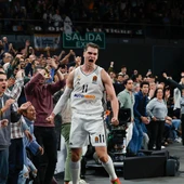 Un triple de Hezonja da la victoria al Madrid sobre Baskonia Un triple de Hezonja da la victoria al Madrid sobre Baskonia