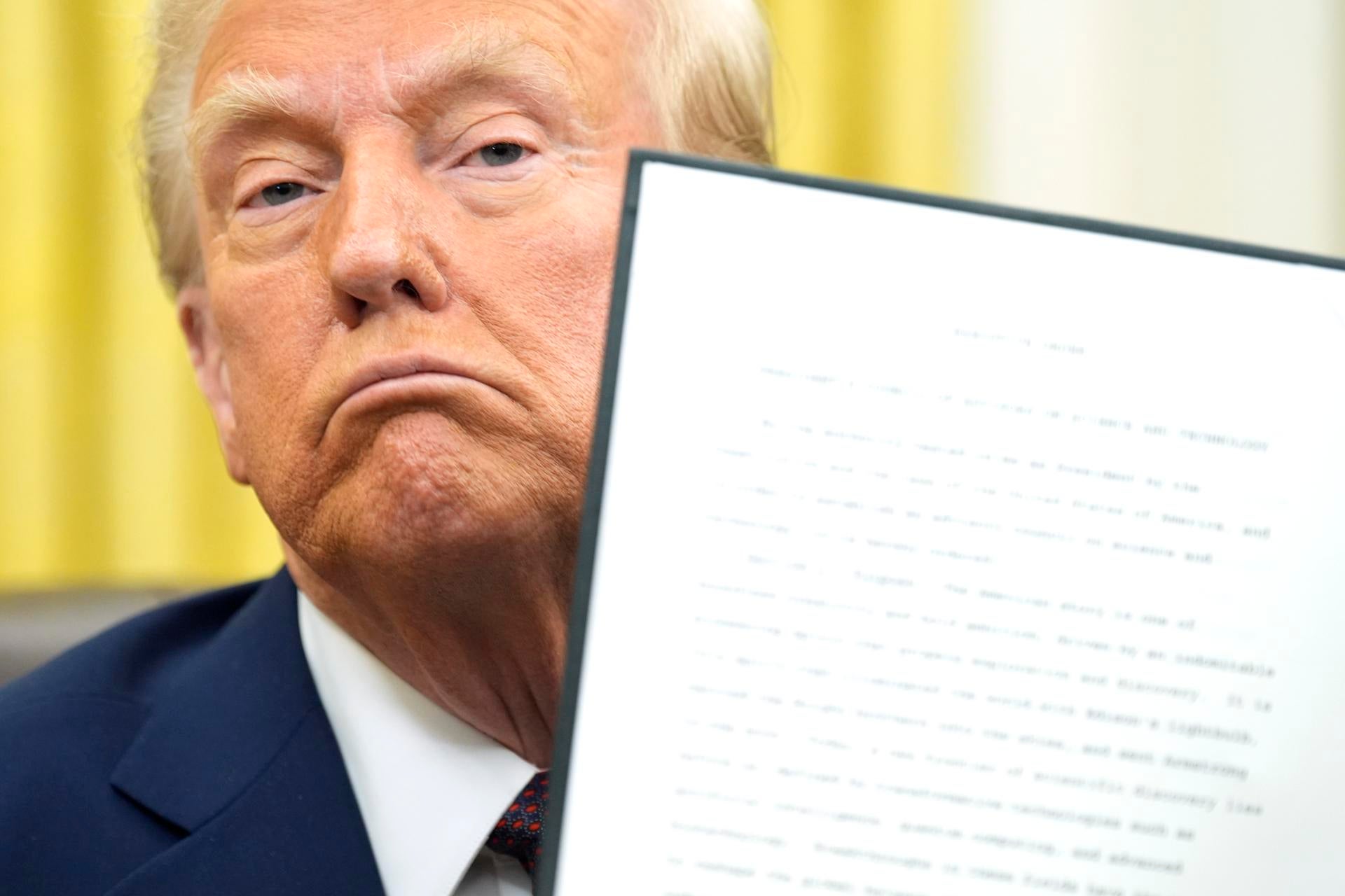 Trump comienza a recortar fondos: elimina la financiación federal para abortos y congela la cooperación exterior Trump comienza a recortar fondos: elimina la financiación federal para abortos y congela la cooperación exterior