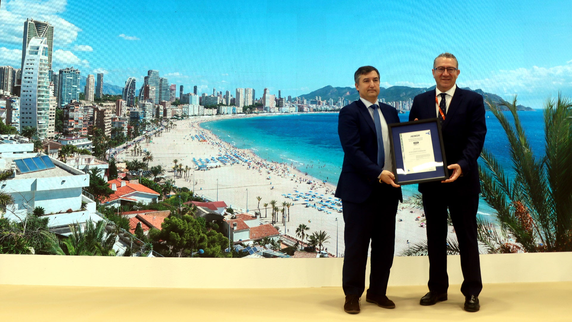 Benidorm, primer destino certificado por su compromiso con las personas mayores por AENOR Benidorm, primer destino certificado por su compromiso con las personas mayores por AENOR