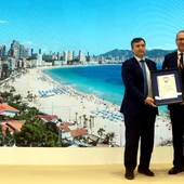 Benidorm se convierte en el primer destino en certificar su compromiso con las personas mayores de la mano de AENOR Benidorm se convierte en el primer destino en certificar su compromiso con las personas mayores de la mano de AENOR