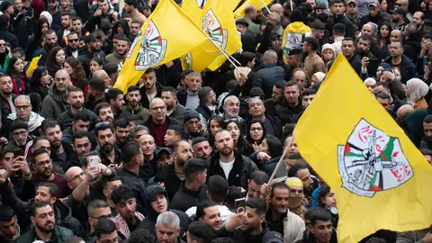 Cientos de personas y familiares reciben al centenar de presos palestinos que han sido liberados por Israel en Cisjordania Cientos de personas y familiares reciben al centenar de presos palestinos que han sido liberados por Israel en Cisjordania
