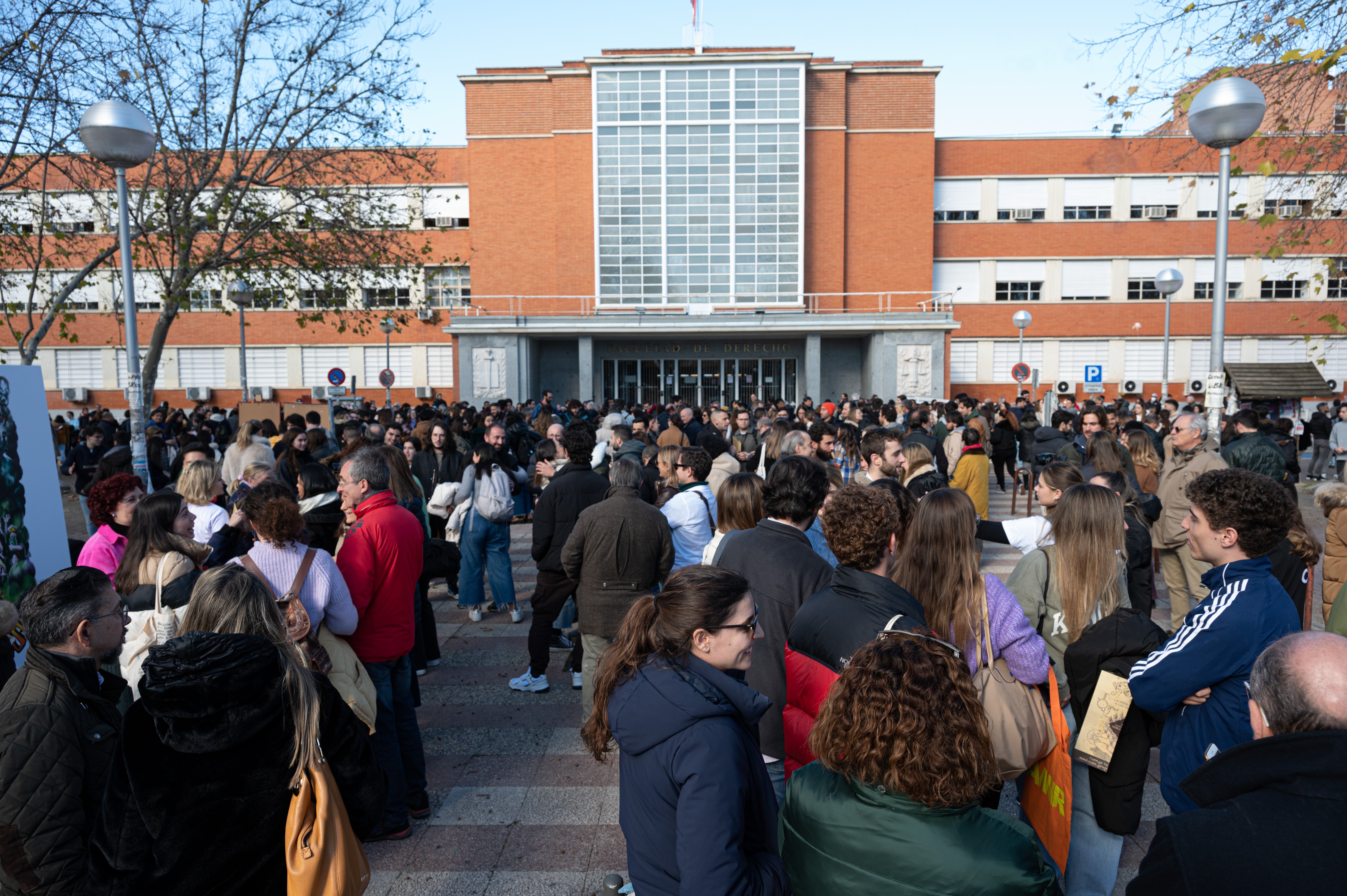 Más de 32.000 estudiantes se presentan al MIR: récord de plazas ofertadas, pero insuficientes Más de 32.000 estudiantes se presentan al MIR: récord de plazas ofertadas, pero insuficientes