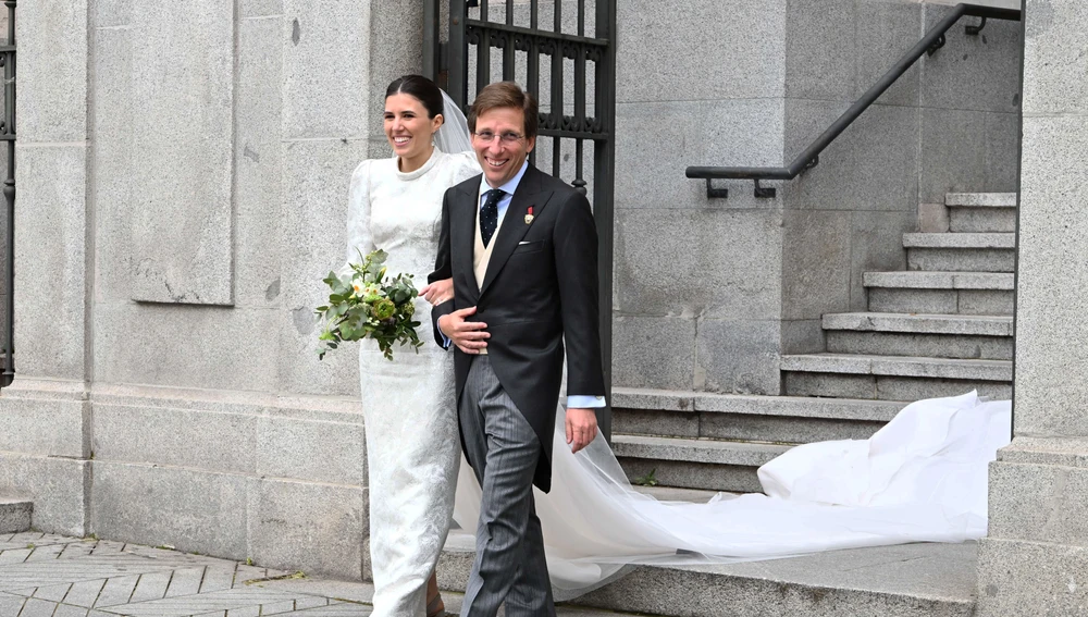 José Luis Martínez Almeida y su mujer Teresa Urquijo el día de su boda José Luis Martínez Almeida y su mujer Teresa Urquijo el día de su boda