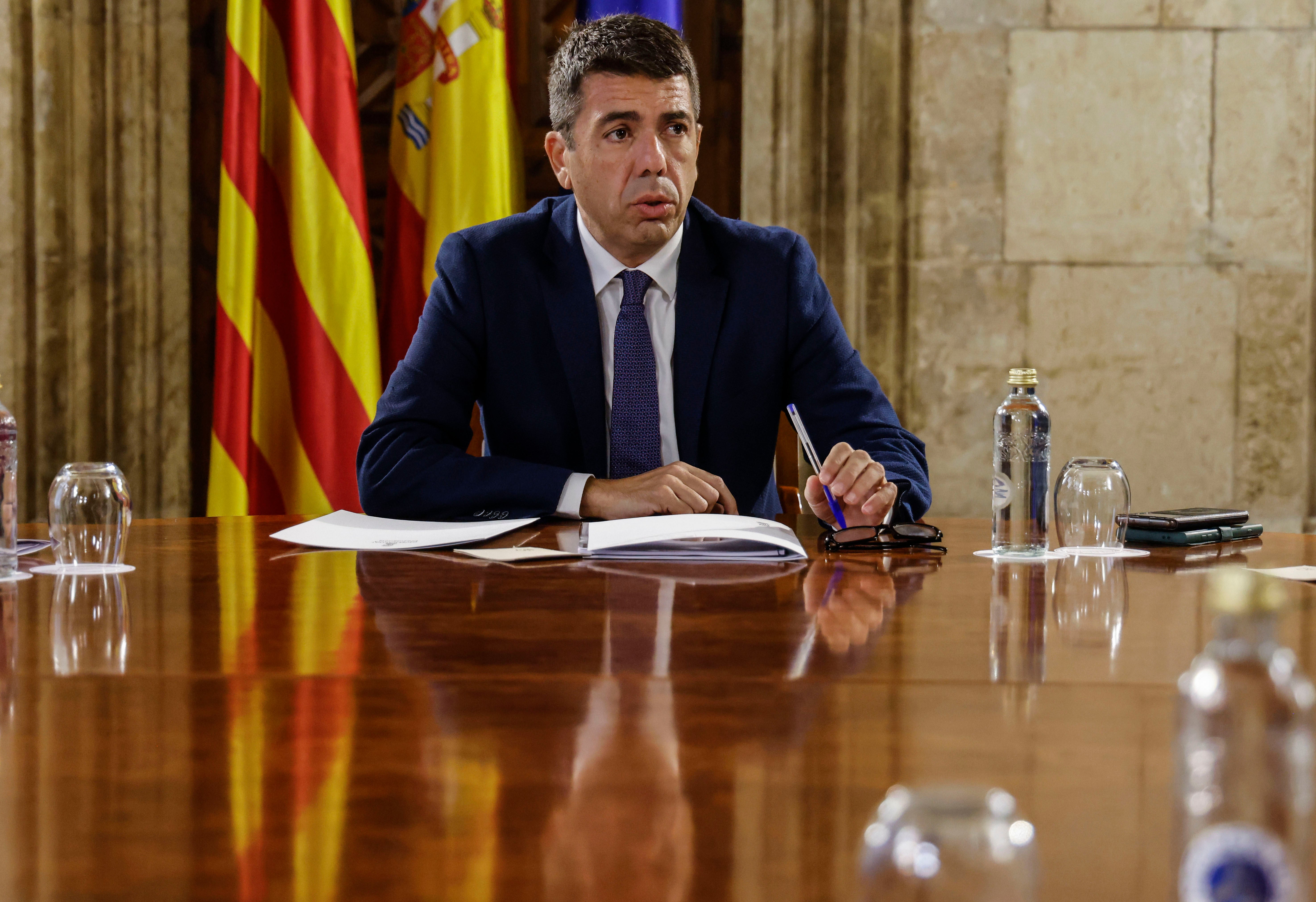 Mazón afirma que acudirá al comité de reconstrucción de la DANA: "Iremos donde haga falta, aunque nos miren con desdén" Mazón afirma que acudirá al comité de reconstrucción de la DANA: "Iremos donde haga falta, aunque nos miren con desdén"