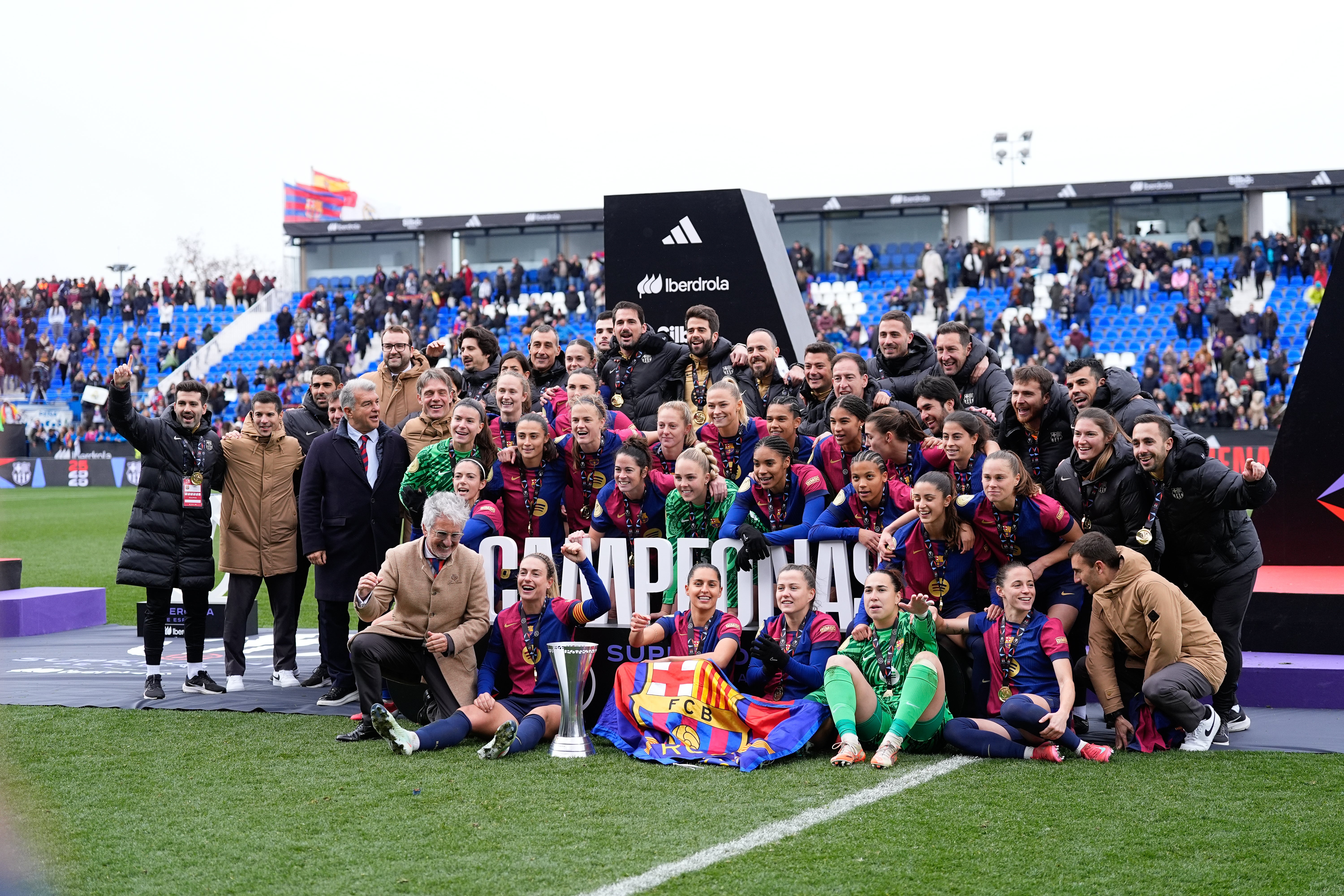 'Manita' del Barça al Real Madrid para conquistar su quinta Supercopa de España 'Manita' del Barça al Real Madrid para conquistar su quinta Supercopa de España