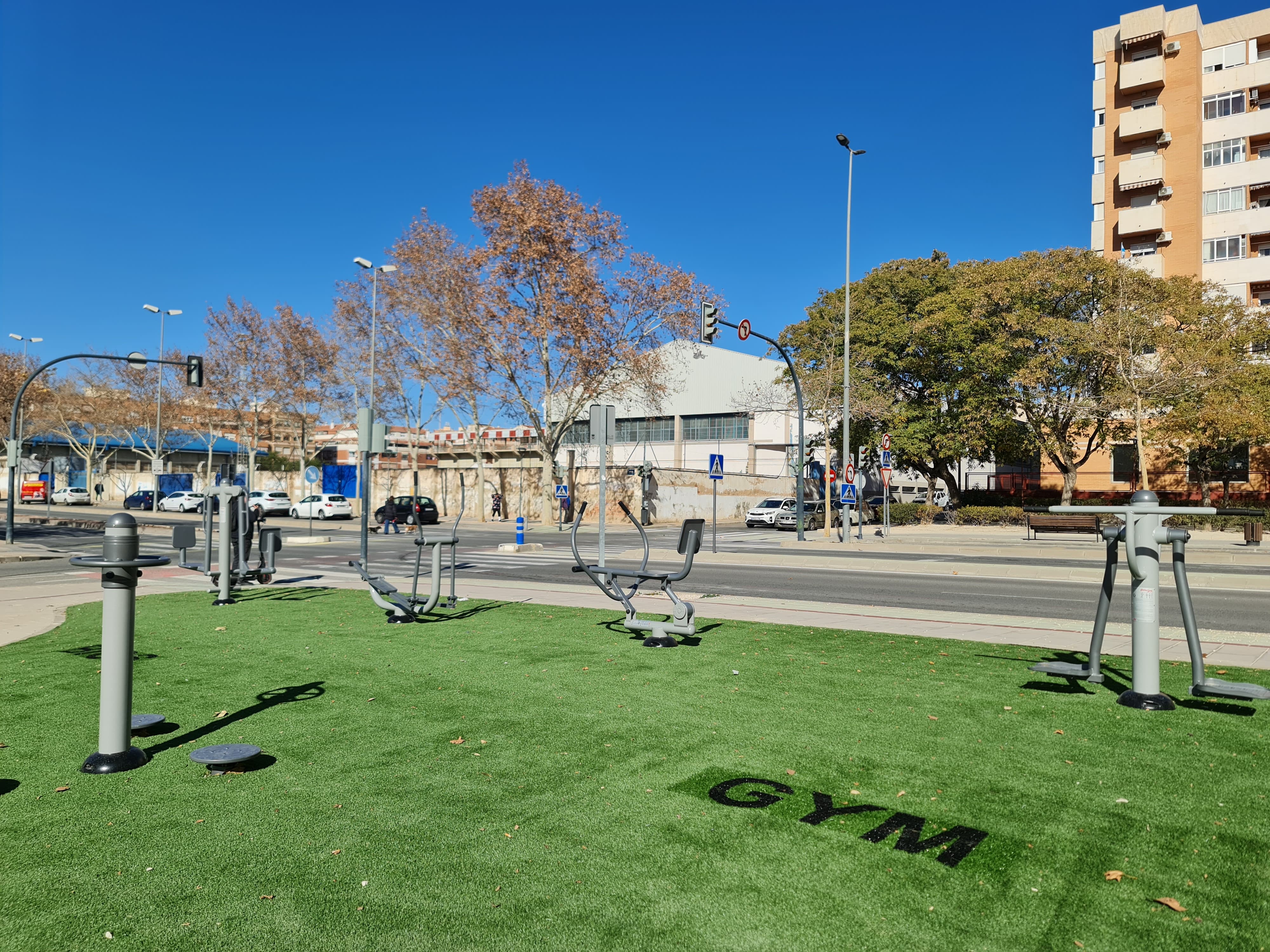 Elda crea en la avenida de Ronda un área de aparatos de gimnasia biosaludables Elda crea en la avenida de Ronda un área de aparatos de gimnasia biosaludables