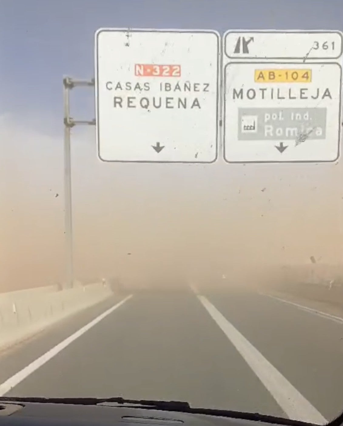 El viento provoca importantes incidentes en la capital y en la provincia El viento provoca importantes incidentes en la capital y en la provincia