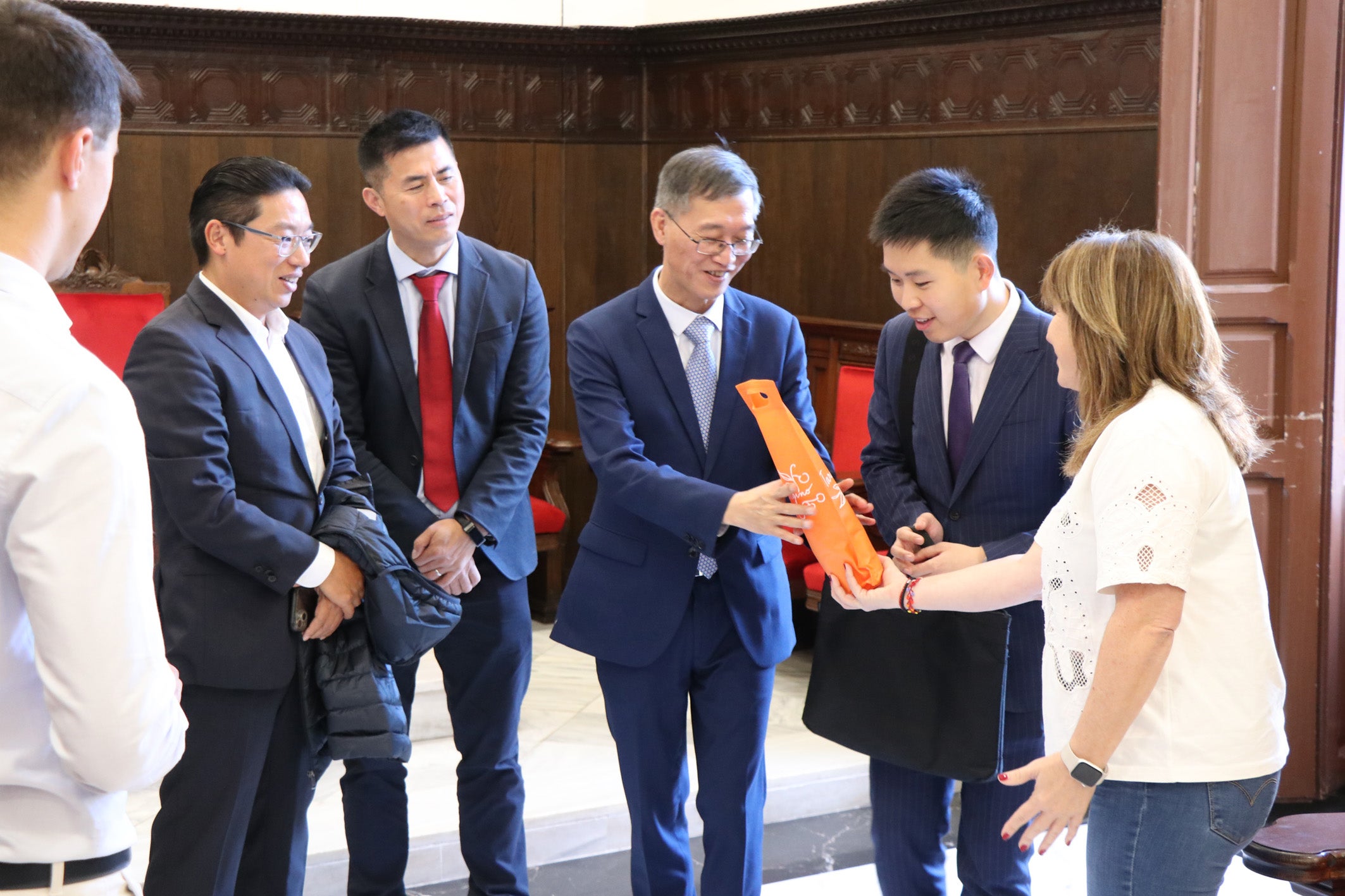 El embajador de China en España visita Sagunto El embajador de China en España visita Sagunto
