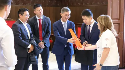El embajador de China en España, Yao Jing, visita el Ayuntamiento de Sagunto El embajador de China en España, Yao Jing, visita el Ayuntamiento de Sagunto