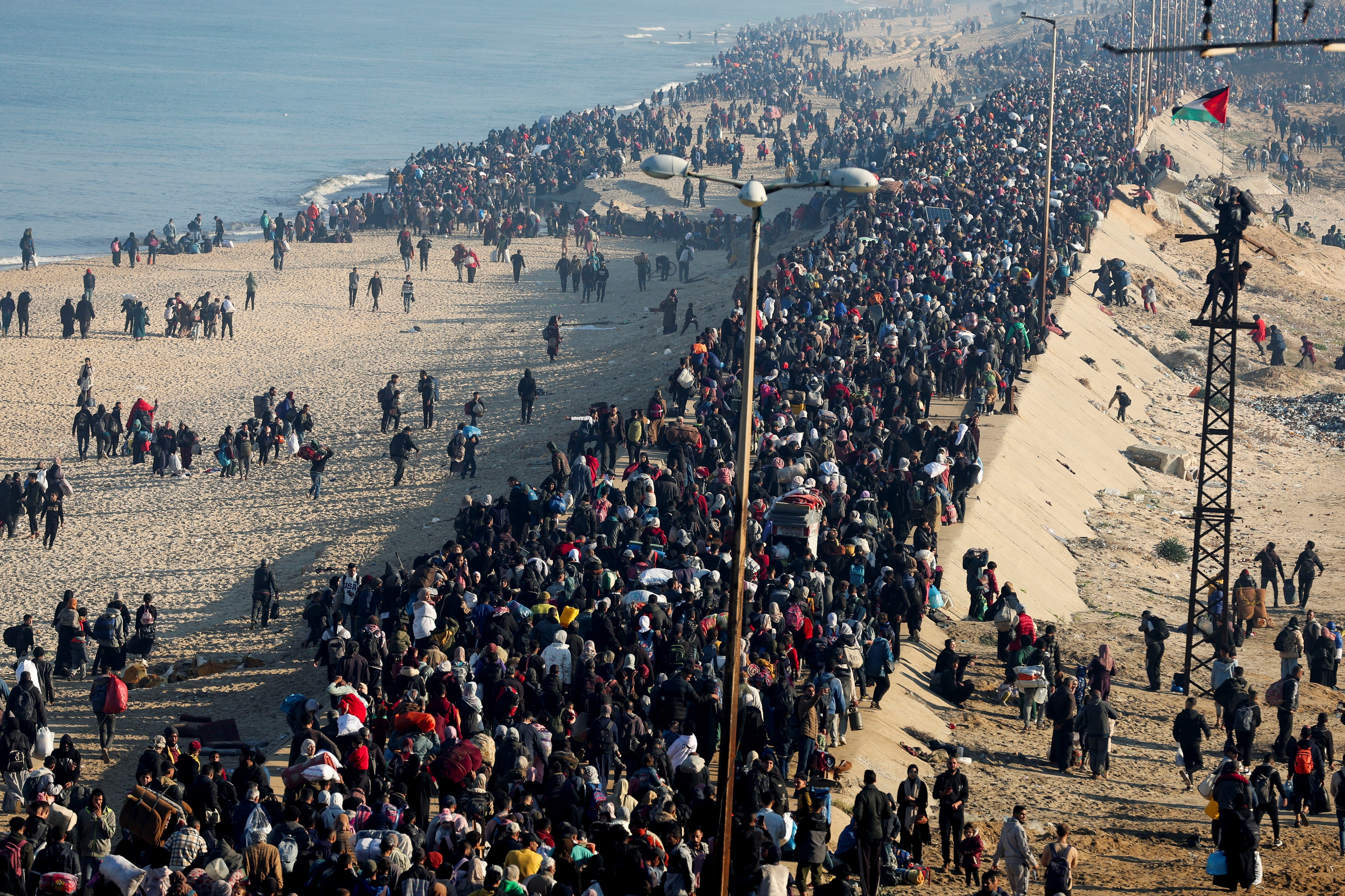 El vídeo de cómo miles de palestinos regresan al norte de Gaza tras el alto el fuego entre Israel y Hamás El vídeo de cómo miles de palestinos regresan al norte de Gaza tras el alto el fuego entre Israel y Hamás