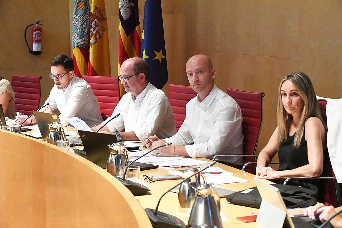 El Consell de Menorca pide al Gobierno la derogación del decreto de registro de viajeros El Consell de Menorca pide al Gobierno la derogación del decreto de registro de viajeros