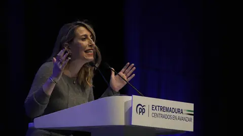 Guardiola agradece la “entrega” a los alcaldes y alcaldesas del PP de Extremadura y les anima a “seguir transformando esta tierra” Guardiola agradece la “entrega” a los alcaldes y alcaldesas del PP de Extremadura y les anima a “seguir transformando esta tierra”