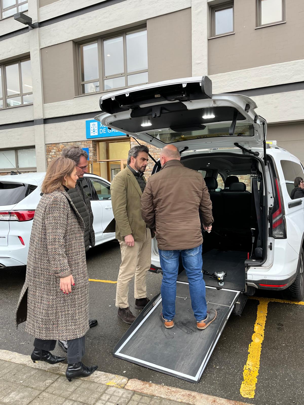 La Xunta de Galicia sacará una partida de ayudas para que el colectivo del taxi pueda afrontar el gasto de las aseguradoras. La Xunta de Galicia sacará una partida de ayudas para que el colectivo del taxi pueda afrontar el gasto de las aseguradoras.
