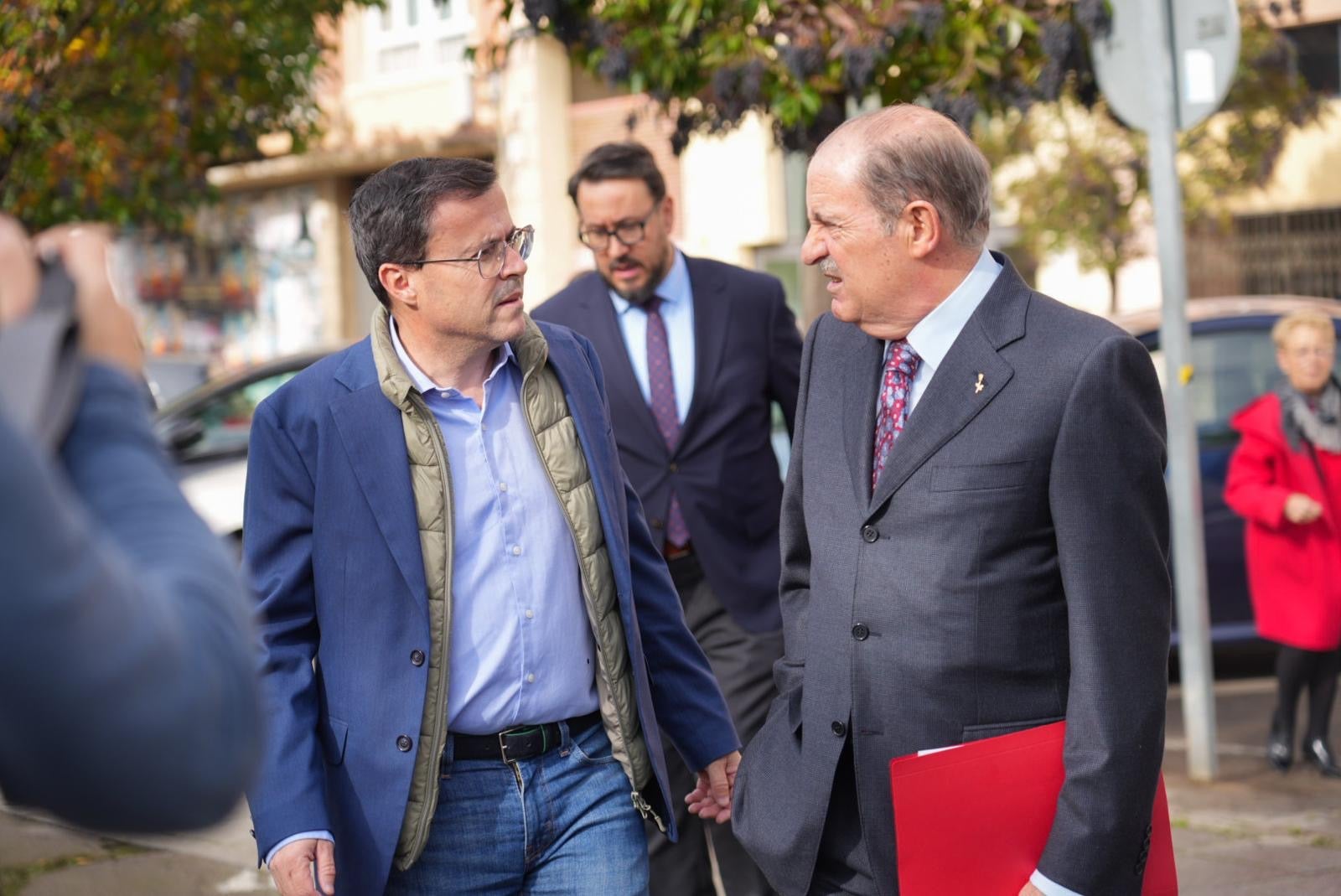 Gallardo le pide explicaciones al PP nacional sobre por qué deja a los extremeños sin presupuestos y recorta su poder adquisitivo Gallardo le pide explicaciones al PP nacional sobre por qué deja a los extremeños sin presupuestos y recorta su poder adquisitivo