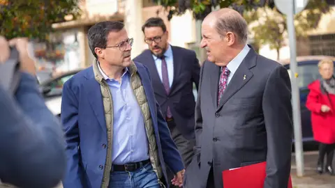 Gallardo le pide explicaciones al PP nacional sobre por qué deja a los extremeños sin presupuestos y recorta su poder adquisitivo Gallardo le pide explicaciones al PP nacional sobre por qué deja a los extremeños sin presupuestos y recorta su poder adquisitivo