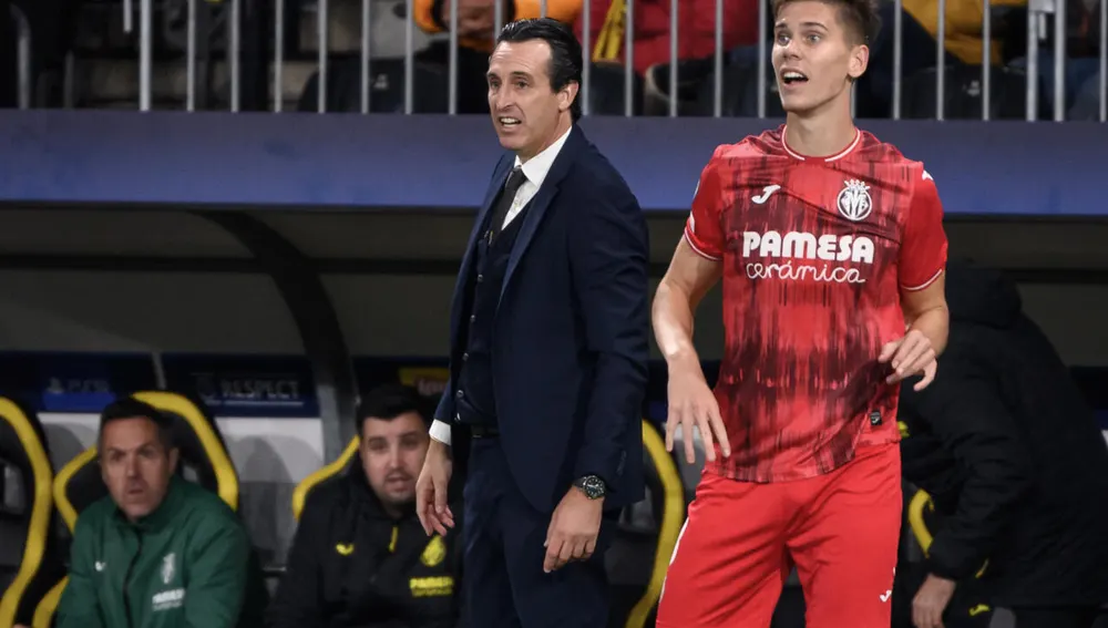 Emery junto as Foyth en el Villarreal CF Emery junto as Foyth en el Villarreal CF