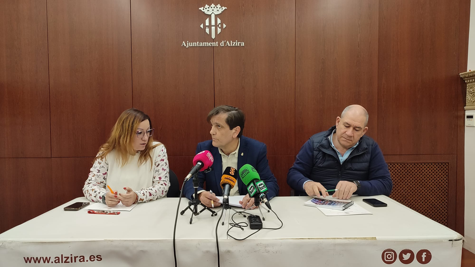 Alfons Domínguez redistribuye competencias en Alzira: Gemma Alós asume Fiestas y Enrique Montalvá Seguridad Ciudadana Alfons Domínguez redistribuye competencias en Alzira: Gemma Alós asume Fiestas y Enrique Montalvá Seguridad Ciudadana