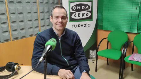 Daniel Martínez, diplomado en relaciones laborales desde María Cobián y Asociados Más de Uno Pontevedra