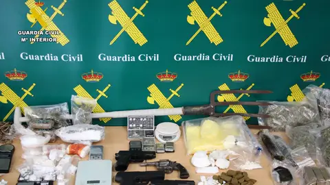 Nueve detenidos por tráfico de drogas en Cantabria, incluida una mujer de 87 años que vendía desde su casa y en bares Nueve detenidos por tráfico de drogas en Cantabria, incluida una mujer de 87 años que vendía desde su casa y en bares