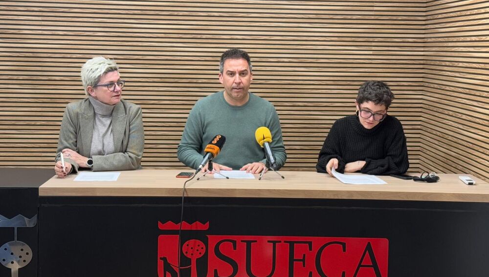 Pilar Moncho, Julián Sáez y Roser Viñoles presentando los cambios en la N-332 de Sueca