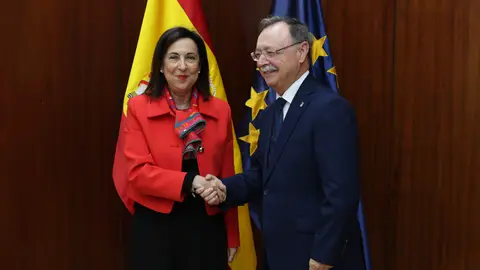 Reunión entre la ministra de Defensa y el presidente de la Ciudad Autónoma de Ceuta Reunión entre la ministra de Defensa y el presidente de la Ciudad Autónoma de Ceuta